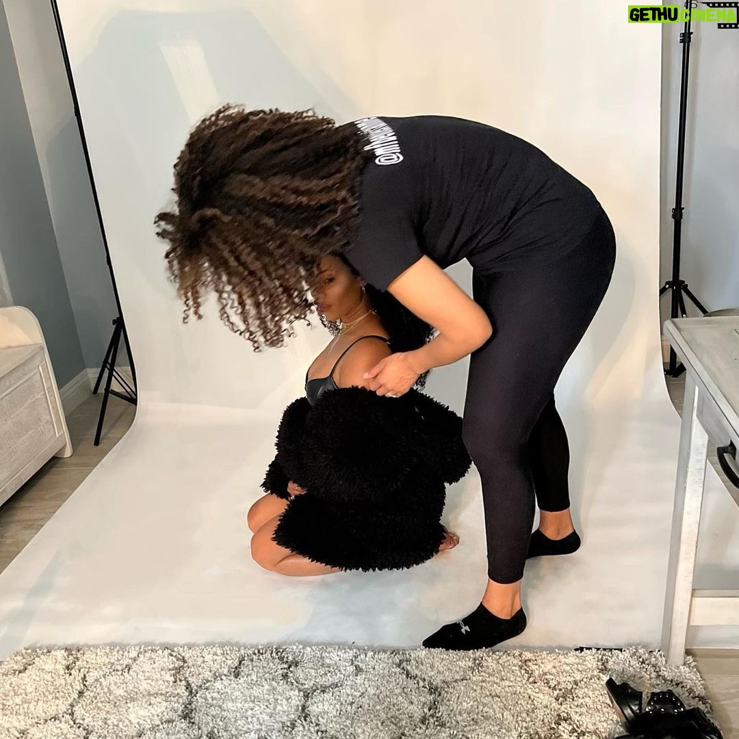 Stephanie Charles Instagram - Sitting pretty🤍 Always good working with you guys. @mfbentertainment and @tamarathemua Thank you so much for your hard work💕