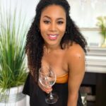 Stephanie Charles Instagram – Happy New Year!! 💕🍾🍾🎉🎉
Blessings to you all🙏🏽💕💕

#newyear2022 
#stephaniecharles 
#Gratitude
#vibes
#tylerperrystudios
#blackishabc