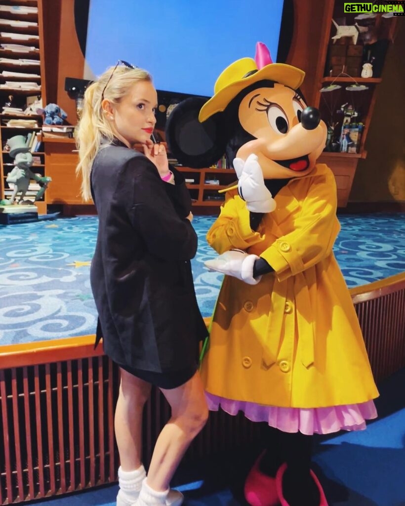 Stephanie Styles Instagram - One week later and I’m still processing how magical Minnie’s Moonlit Madness was! It was more epic than I ever could have imagined! Thank you to Minnie, Craig, and all the wonderful people I met for letting me be a part of your special night! Still in awe 💛🔎🎀 #minniesmoonlitmadness #minniesmoonlitmadness2022 Disney California Adventure Park