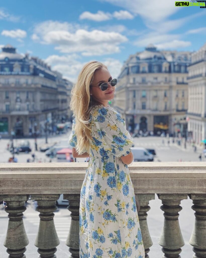 Stephanie Styles Instagram - Sold. Your number, sir? Thank you. Opéra Garnier