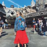 Stephanie Styles Instagram - Happy Holidays 💫 #Maythe4thBeWithYou 📸: @rnadler Star Wars: Galaxy's Edge