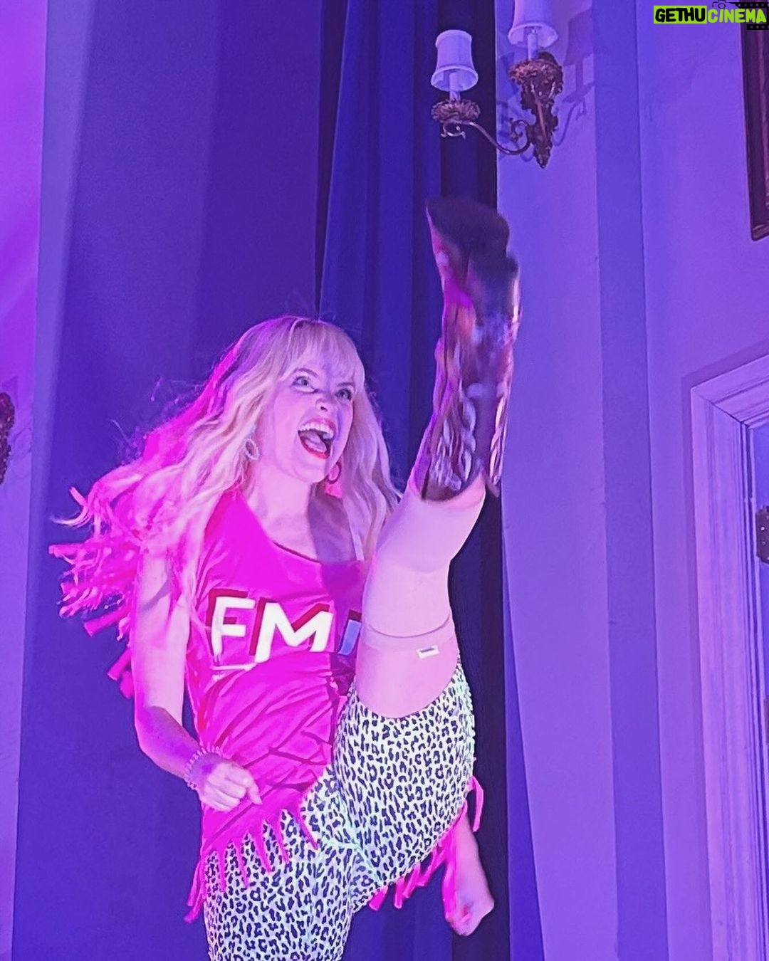 Stephanie Styles Instagram - 12/31/23 let’s go 💁🏼♀️ See u soon, 2024 🥹🥰 …ready for it ✨