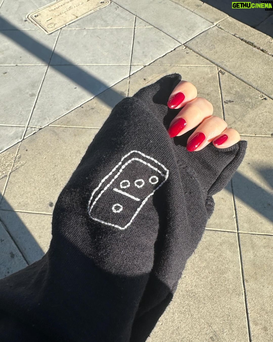 Stephanie Styles Instagram - life + the DLR visits in between ♥️