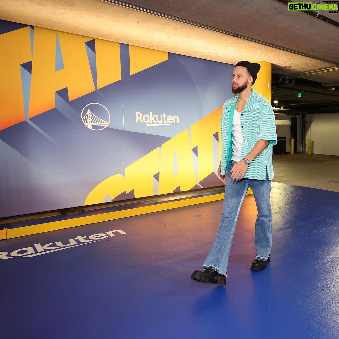 Stephen Curry Instagram - Feeling blessed to support another Black designer with the help of @rakuten and @blackinfashioncouncil . The shirt I wore last night was the work of Nigerian-born Taofeek Abijako, the visionary behind @headofstate_ . Shop his brand and other Black designers at Rakuten.com/BIFC #RakutenPartner Chase Center