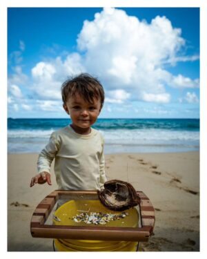 Stephen Hill Instagram - Save the Babies

A beach clean-up I was invited to by @zachknighton
Spearheaded by 
@instakahi and @sustainablecoastlineshawaii

#stephenhillphotos #leicaQ2 #hawaiilife🌺 #microplastics