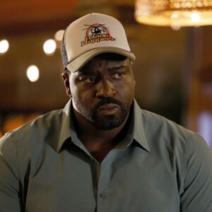 Stephen Hill Instagram - New Episode of @magnumpi Wednesday at 9pm on @nbc directed by @perdita_weeks_ Tune in! 

#magnumpi #MPEyes #IslandHoppers