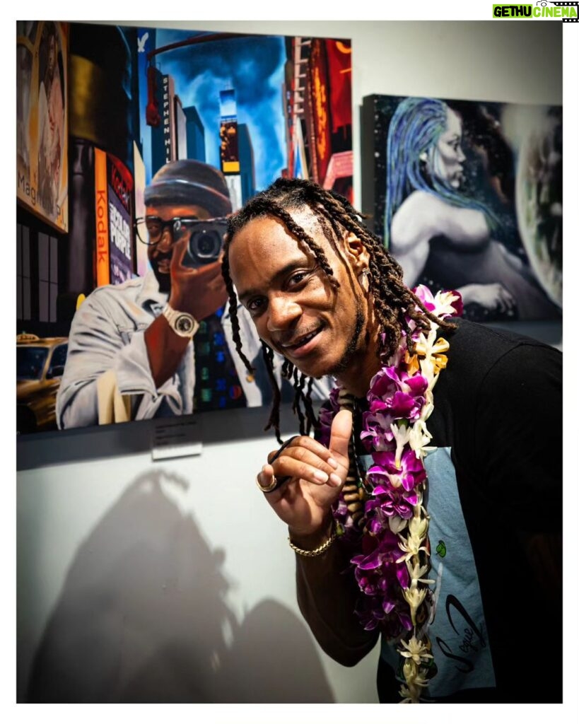 Stephen Hill Instagram - Congrats to the homie @sequelartist on his first art showing. When you go to honor your people and surprise, they got the nerve to be honoring you. Appreciate you bro! Dope show! 👏🏿👏🏿👏🏿✊🏿 #stephenhillphotos #sequelbrownartist #artexhibit #blackartinhawaii #thatlasthashtagisbrandnew