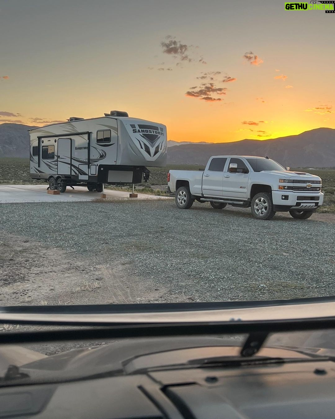 Steve Austin Instagram - 🔊⬆️ Lights out. Was a helluva day. Thanks @zach_kisman @blake__100 @gfiracing @class1motorsports #4x4 #offroad #kawasaki #krx1000 #america #usa #nevada @valleyoffroadracingassociation #warrior275