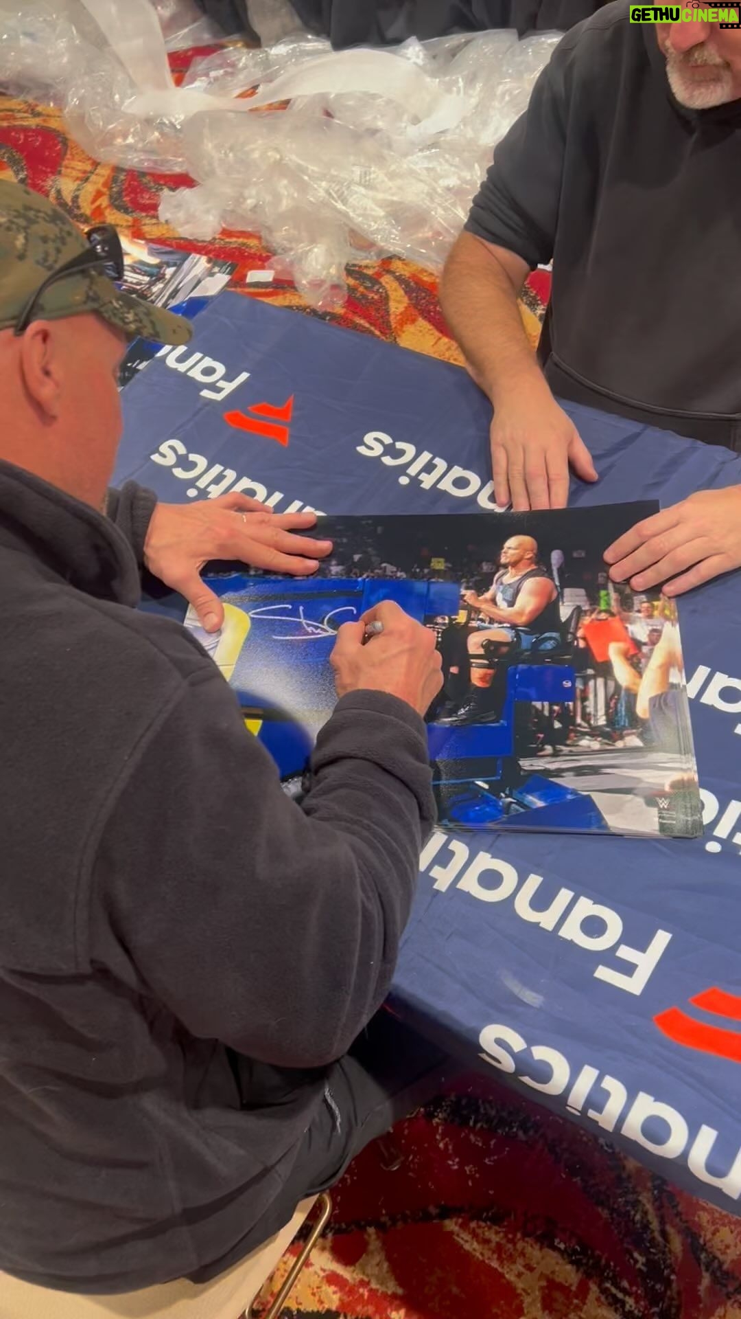 Steve Austin Instagram - Helluva couple days with @americaniconautographs and the crew. Good times. Good people. Great stories. #prowrestling #work #shoot #gimmick #stonecold #wwe #hellyeah #americaniconautographs