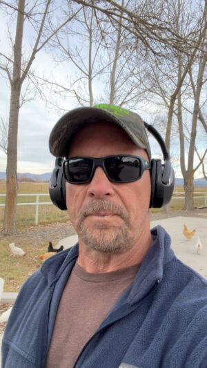 Steve Austin Instagram - Hangin’ with the chickens, cutting up boxes for trash day, and audible books. 
@demkoknives 
#chores #work #chickens #knives #knife #catsofinstagram 
#pocketknife #audiblebooks #ranchlife 
#usa #america #freedom #🇺🇸 #outdoors