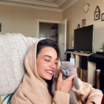 Sude Zülal Güler Instagram - Shera’dan sonra hayatıma bir psikopat daha girdi🤍 Hoşgeldin #arisathepsychocat