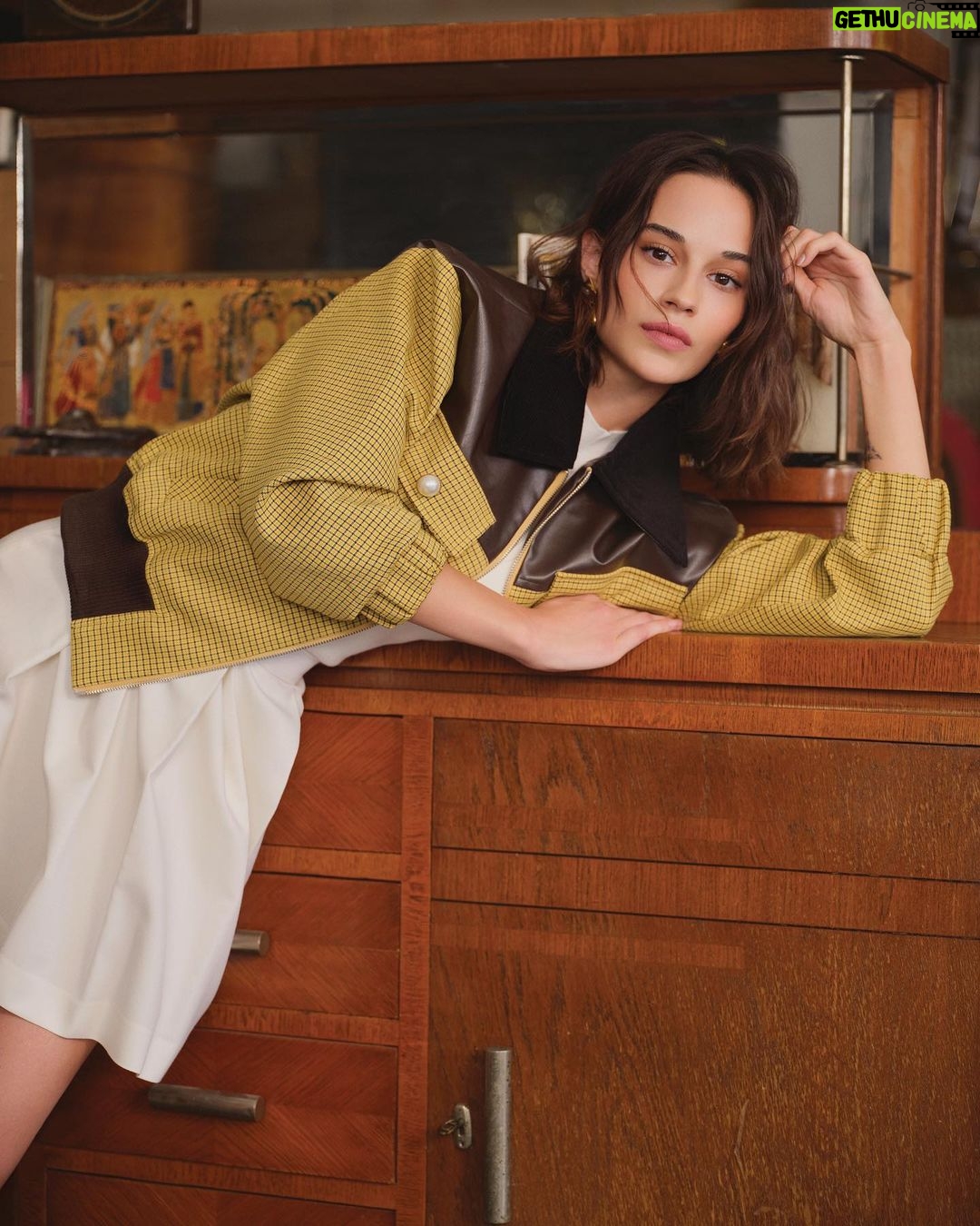 Sude Zülal Güler Instagram - InStyle Ekim 🌸 Ellere sağlık💫 Yayın Direktörü: @isiksimsek Röportaj: @eylulsolakoglu Fotoğraf: @emrekaratasoglu Styling: @ekinsuoktar Styling Asistanları: @aysenrkurtulus ,@yoncastalf Saç: @talatkivrak Makyaj: @barisyilmmaz Fotoğraf Asistanları: @cagdasezginn , @ugurciftdogann Mekan: @tuhafier @icontalentofficial 🤍