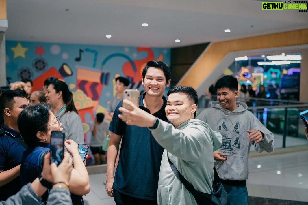 Sue Ramirez Instagram - #RewindMMFF Block Screening of Sue Ramirez and Victorias City Mayor Javi Benitez ♥️ 📍Ayala Malls Capitol Central Thank you for taking your greatest loves to watch REWIND! 💚⏪ #RewindNowShowing in MORE CINEMAS NATIONWIDE! #SalamatLods #MMFF2023