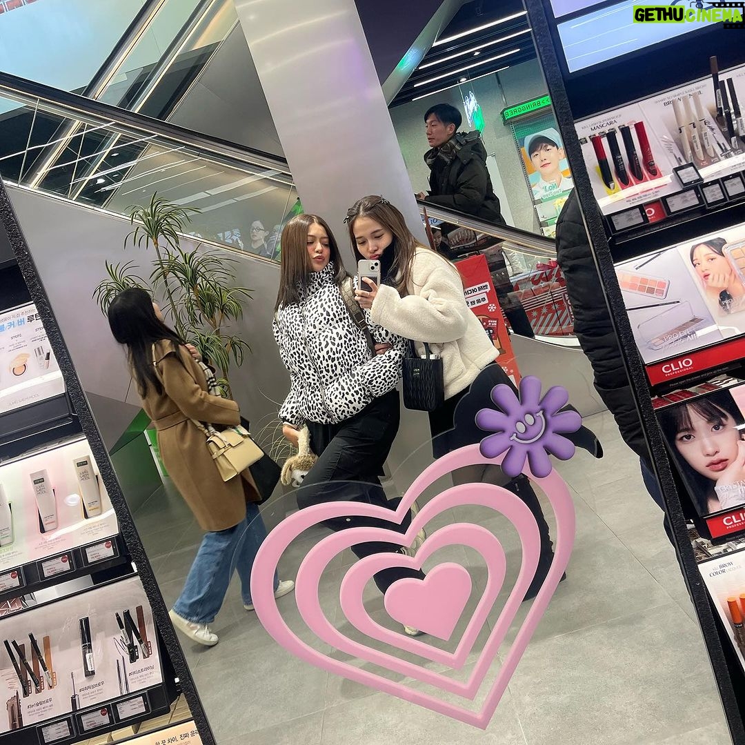 Sue Ramirez Instagram - Kahit saan ako mapadpad at mapunta palaging hinahanap saakin si Ate @kristelfulgar . Wag kayo magalala palagi ko din siyang hinahanap haha (bigla bigla nalang nasa S. Korea, o kaya Europe o kaya US). 😅 Pero kahit minsan sa isang taon ko lang siya nakakasama at nakikita hindi nagbabago ang samahan namin. ♥️ Ayan. Ganyan padin kami. Kung paano nyo kami minahal at nakilala. #MgaBatangSueTel 👭🏻 Sa araw nato nagbibigay pugay kami sayo @kristelfulgar !!! Sobrang saya ko dahil alam ko na masayang masaya ka ngayon. Andito lang ako palagi sa lungkot at ligaya. Kahit pinaiyak mo ko sa bus nung nasa S. Korea tayo 😭😭😭 love you ateeeee!!! HAPPY HAPPY BIRTHDAY SAYO!!!!!!! 🥳🥳🥳💕💕💕 Hiningi ko pa tong mga picture sakanya para may pang post ako hahahaha sorry na labyu ✌🏼 Seoul, Korea