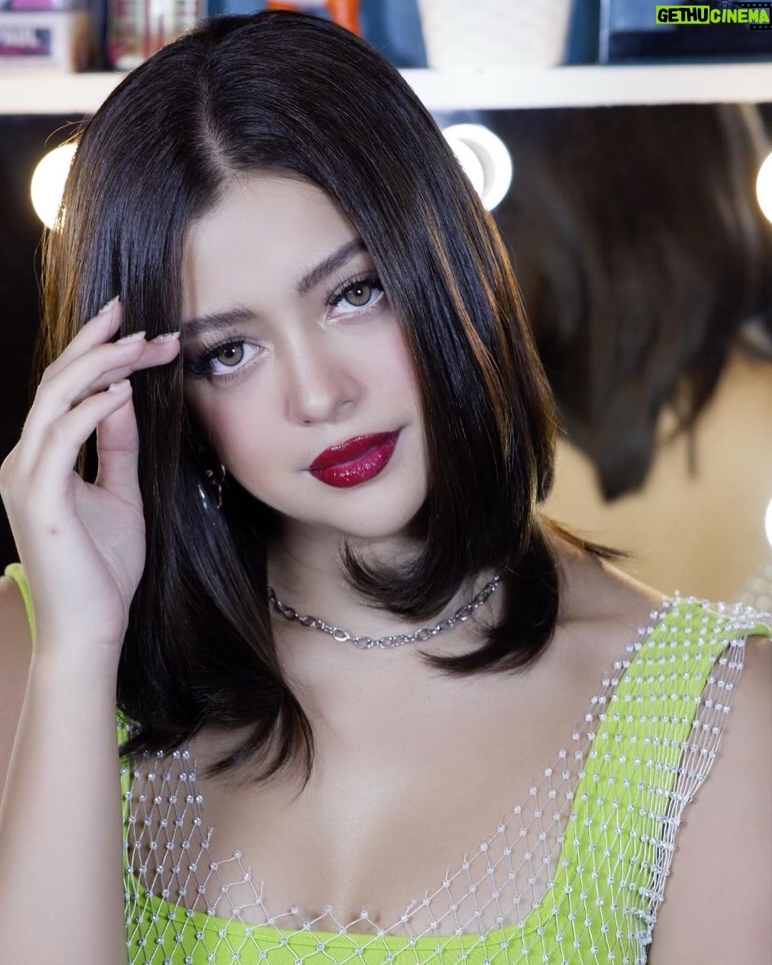Sue Ramirez Instagram - Thank you so much for having me at our Christmas party, @gsmblueph family!!! So nice to see everyone having fun! 🥳 I felt the love and Christmas spirit! So much to celebrate and be grateful for. 🎄💕 Thanks to my team for always taking care of me 🥹🥹🥹 @juliuscmua @juliafresh20_ @joannagee @nicniica @bonitamuf @sydtheflash @kharyleehmua
