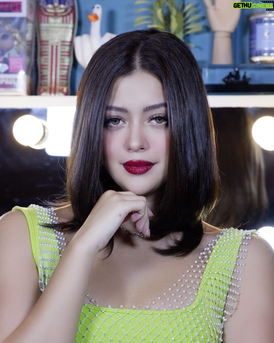 Sue Ramirez Instagram - Thank you so much for having me at our Christmas party, @gsmblueph family!!! So nice to see everyone having fun! 🥳 I felt the love and Christmas spirit! So much to celebrate and be grateful for. 🎄💕 Thanks to my team for always taking care of me 🥹🥹🥹 @juliuscmua @juliafresh20_ @joannagee @nicniica @bonitamuf @sydtheflash @kharyleehmua