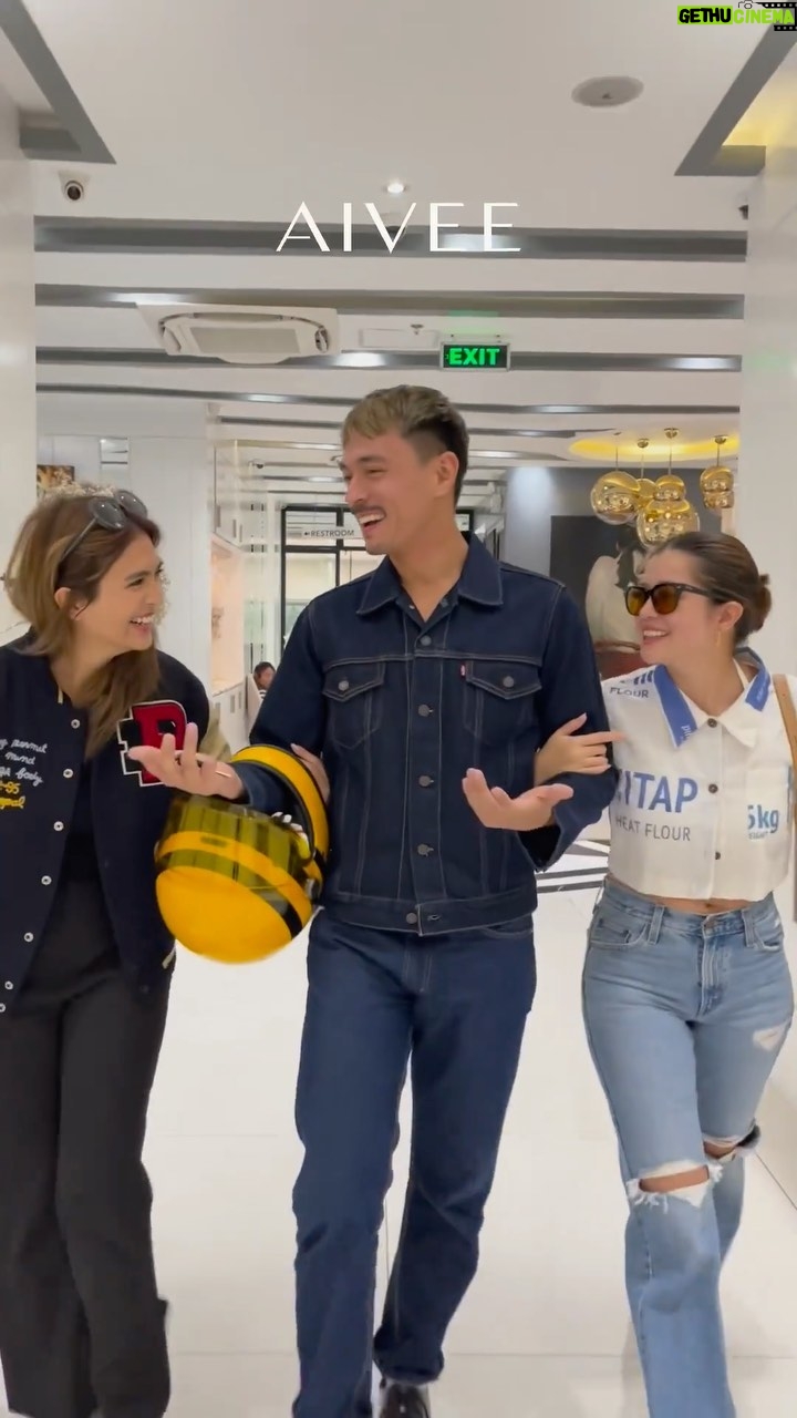 Sue Ramirez Instagram - Guess who is entering the #AiveeHallway? It’s none other than @sueannadoodles on her #AiveeDay with a warm welcome from @draivee and friends @juancarloscuenca and @iamsofiaandres. After a thorough consultation with @draivee regarding her skin concerns, we can’t wait to embark on this new skin journey with her!✨ #aivee #theaiveeclinic #aiveeclinic #aiveeday #aiveelove #aiveeleauge #radiantskin #glowingskin The A Institute, BGC Fort