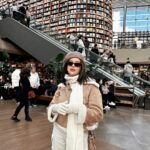Sue Ramirez Instagram – Dive into the realms of imagination where words can paint pictures and stories come to life 🤩💭📖✨

Quick trip to the beautiful Starfield library in Gangnam. 🫰🏻💕 Starfield Library