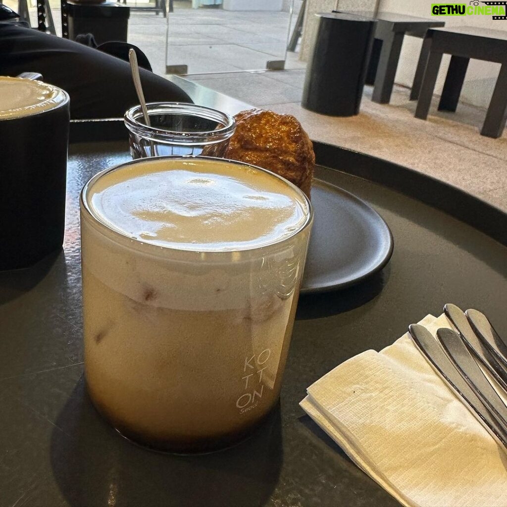 Sue Ramirez Instagram - Iced coffee parin kahit brrrrrrr 🥶☕️ Kape tayo oo