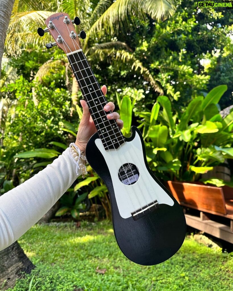 Sue Ramirez Instagram - Harana sa umaga 🎸✨ Found this cute ukulele in one of Siargao’s souvenir shops 🥹 what a great find and remembrance from the island. @wagasukuleles And also big big love and thanks to everyone from @santispoint for accommodating us. Had a super comfortable stay here at their villa with a nice outdoor banyo, garden space for yoga or to just chill, and everyone was sooo helpful to us throughout our stay. 🥹💕 can’t wait to be back! GOOD MORNING ☀️♥️ Siargao Island, Philippines