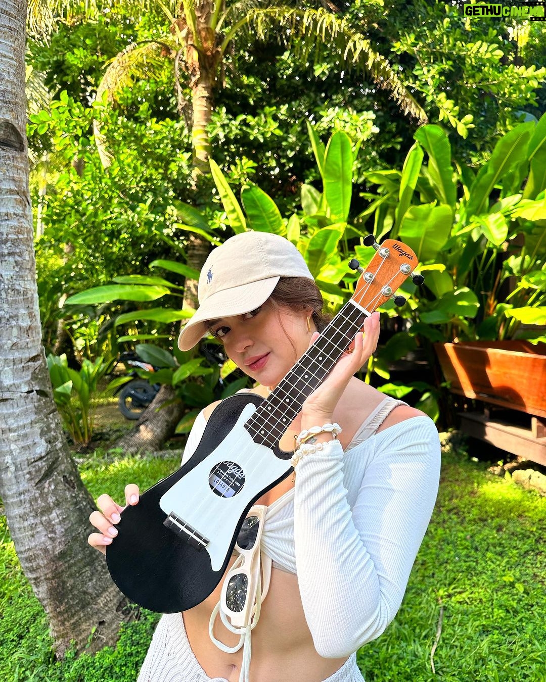 Sue Ramirez Instagram - Harana sa umaga 🎸✨ Found this cute ukulele in one of Siargao’s souvenir shops 🥹 what a great find and remembrance from the island. @wagasukuleles And also big big love and thanks to everyone from @santispoint for accommodating us. Had a super comfortable stay here at their villa with a nice outdoor banyo, garden space for yoga or to just chill, and everyone was sooo helpful to us throughout our stay. 🥹💕 can’t wait to be back! GOOD MORNING ☀️♥️ Siargao Island, Philippines