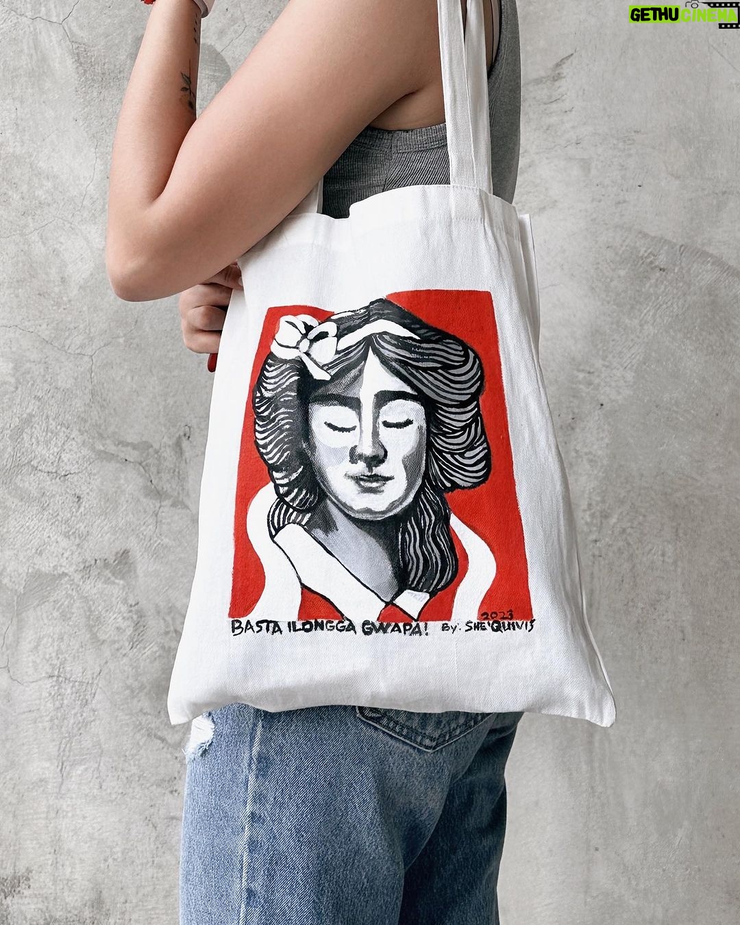 Sue Ramirez Instagram - Basta ilonggaโฆ. Kabalo na kamo na ah ๐โ๐ป Found this tote bag at the #NegrosTradeFair2023 โฅ๏ธโฅ๏ธโฅ๏ธ hand painted by @shequivis_artpieces ๐๐ผ๐ #BastaIlonggaGwapa ๐ธ: @trishiamaeromero ๐
