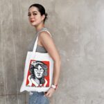 Sue Ramirez Instagram - Basta ilongga…. Kabalo na kamo na ah 😜✌🏻 Found this tote bag at the #NegrosTradeFair2023 ♥️♥️♥️ hand painted by @shequivis_artpieces 🙌🏼😍 #BastaIlonggaGwapa 📸: @trishiamaeromero 💋