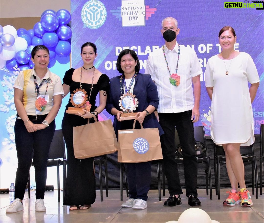 Sue Ramirez Instagram - Had the privilege and honor to speak on behalf of “my beloved” Mayor @javibenitezzz for the TESDA National Tech-Voc Day and 29th Anniversary. Also happy to support the newly appointed Provincial Director of TESDA Negros Occ. , my sister, @ninadodd . Thank you for having us, Ate, and congratulations on the success of your event, the World Cafe of Opportunities at Ayala, Bacolod. This event offers Tech-Voc TESDA graduates career opportunities that will align with their training. There were 5000 job openings ready for hiring on the spot. May you continually hold events that offer more opportunities that will help our kababayans find fitting careers for themselves. 🙌🏼 Mabuhay and Happy 29th Anniversary, TESDA! 🇵🇭♥️ Ayala Malls Capitol Central - Bacolod City
