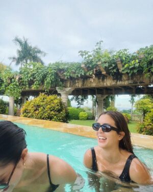 Sue Ramirez Instagram - Happy birthday to this sweet sweet soul. Must’ve had the longest laugh of my life that day with you. Memories I will cherish forever 🫶🏻 Missing our sleepovers, pamorningan laughs and Korean food trips @ 4am. idk how anyone can be as cool as you. Such an amazing friend you are. Love u love u love u and miss u so much, babe @iamsofiaandres 

Sooooobrang ganda mo nakakainis ka 🥺😭💕💕💕