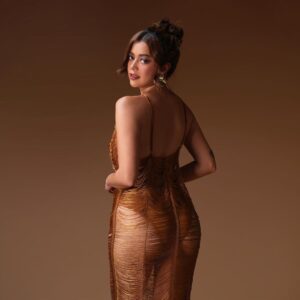 Sue Ramirez Instagram - It’s time to take control.

#27 💋

Photographer: @charvingreig
Studio: @citystudioph
Make up: @juliusmua
Hair: @juliafresh20_
Stylist: @joannagee
Associate Stylist: @nicniica