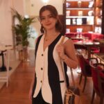 Sue Ramirez Instagram - Sleepy after an 8 course meal. I had the BEST spaghetti carbonara in this restaurant in Rome. Here are some food photos and a handsome surprise 🥰 Rome, Italy