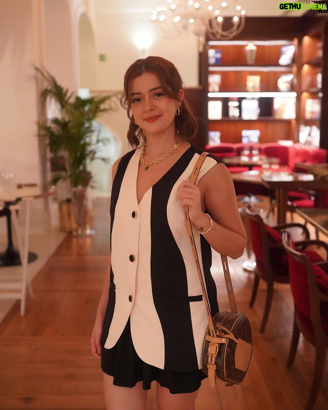Sue Ramirez Instagram - Sleepy after an 8 course meal. I had the BEST spaghetti carbonara in this restaurant in Rome. Here are some food photos and a handsome surprise 🥰 Rome, Italy