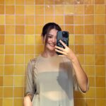 Sue Ramirez Instagram - Each morning you wake up, before you do anything else, SMILE 😁✨ Smiling as soon as I wake up helps set my mood for the whole day. 🤩 have a great week ahead! #JustAnotherManicMonday Florence, Italy