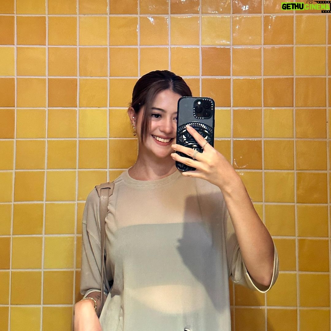 Sue Ramirez Instagram - Each morning you wake up, before you do anything else, SMILE πβ¨ Smiling as soon as I wake up helps set my mood for the whole day. π€© have a great week ahead! #JustAnotherManicMonday Florence, Italy