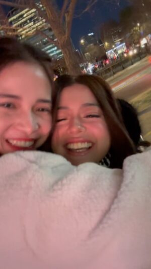 Sue Ramirez Instagram - Eto yung video nung FINALLY nagkita na kami sa S. Korea. 👭🏻🇰🇷💕

Sayang maikli lang gala naten pero promise, Ate matutuloy din ang drawing na bakasyon. Hahaha! Naipush naman naten kahit bitin. Enjoy ka jaaaaaan!!!! Labyuuuuu @kristelfulgar 🤗♥️
