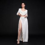 Sue Ramirez Instagram - Being lazy is disrespectful to those who believe in you. 🤍 Photographer: @charvingreig Studio: @citystudioph Make up: @juliusmua Hair: @juliafresh20_ Stylist: @joannagee Associate Stylist: @nicniica @blackcodemanila