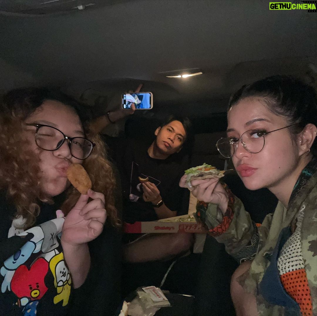 Sue Ramirez Instagram - Ang saksi sa lahat lahat. Ilang taong hawak ang kamay ng isa’t isa habang sabay namin tinutupad ang mga pangarap namin. Maswerte ang lahat ng tunituring mong kaibigan. Nagiisa ka, bes @imjoric ! HAPPY BIRTHDAY! Mahal kita 🤗♥️
