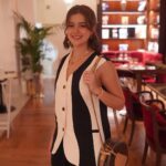 Sue Ramirez Instagram - Sleepy after an 8 course meal. I had the BEST spaghetti carbonara in this restaurant in Rome. Here are some food photos and a handsome surprise 🥰 Rome, Italy