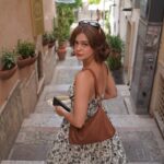 Sue Ramirez Instagram - La vita è un viaggio. Chi viaggia vive due volte 🇮🇹✨ Thanks to my IG boyfriend @javibenitezzz for taking my photos 📸💕 Taormina, Sicily