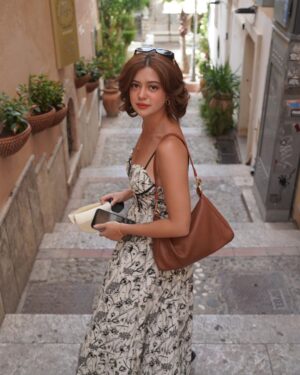 Sue Ramirez Instagram - La vita è un viaggio. Chi viaggia vive due volte 🇮🇹✨

Thanks to my IG boyfriend @javibenitezzz for taking my photos 📸💕