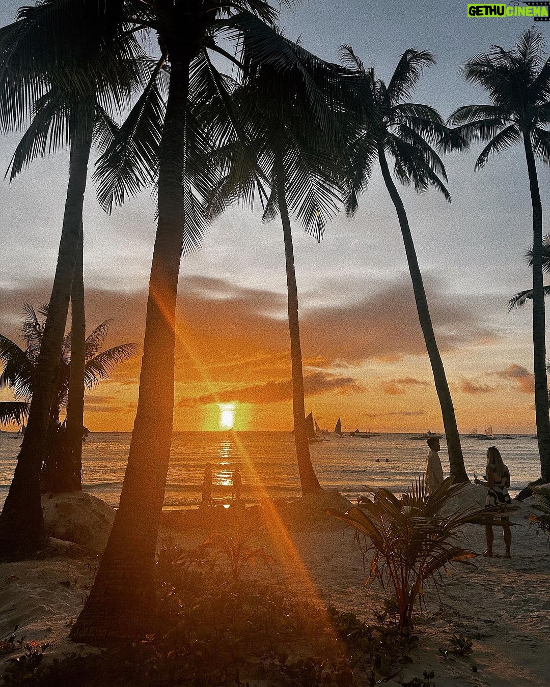 Sue Ramirez Instagram - Take me where I ain’t been before 🍊✨ Boracay Island, Philippines