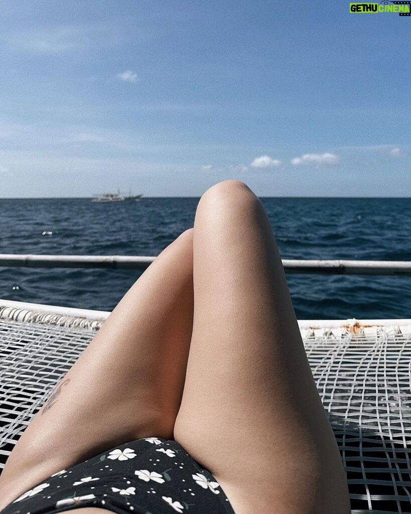 Sue Ramirez Instagram - Take me where I ain’t been before 🍊✨ Boracay Island, Philippines