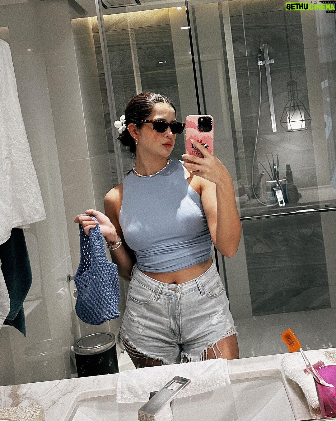 Sue Ramirez Instagram - Take me where I ain’t been before 🍊✨ Boracay Island, Philippines