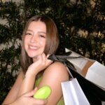 Sue Ramirez Instagram - Bringing with me all the gifts and learnings from 2023, but some things just never change. 💚✨ I am confident to face the year knowing my skin is glowing with Alagang Silka! Thanks @silkaskincare ! #SignNaYan #AngSignNaHanapMo #ISawTheSign #AlagangSilka #SilkaSkincare #Silka2024