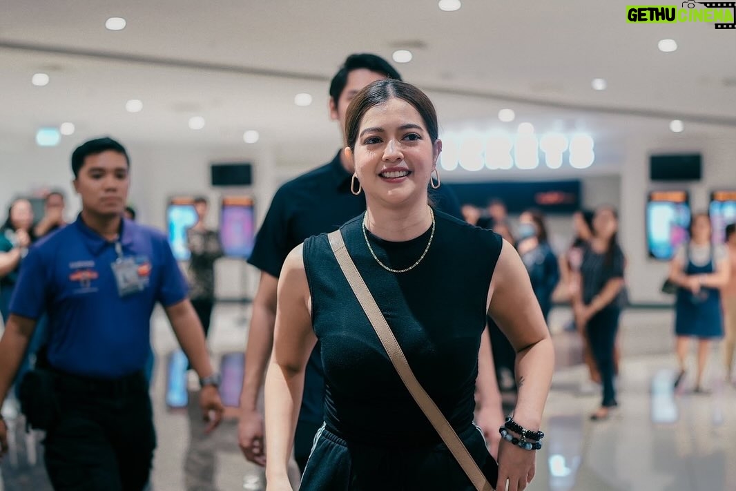 Sue Ramirez Instagram - #RewindMMFF Block Screening of Sue Ramirez and Victorias City Mayor Javi Benitez ♥️ 📍Ayala Malls Capitol Central Thank you for taking your greatest loves to watch REWIND! 💚⏪ #RewindNowShowing in MORE CINEMAS NATIONWIDE! #SalamatLods #MMFF2023