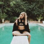 Sugar Lyn Beard Instagram - Tell me I’m pretty and give me a burger in the garden under the roses bushes while reading to me in French.