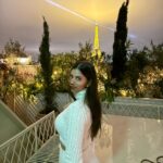 Suhana Khan Instagram - Paris in the rain 🤍 Paris, France