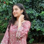 Suhani Sethi Instagram – I’m clearly very excited about the curly hair 🌺 @shopmulmul