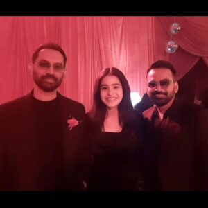 Suhani Sethi Instagram - People of Guns and Gulaabs ! ❤️ 
The best people, the best days, the best show 🌹

#GunsAndGulaabs #GunsAndGulaabsOnNetflix 🔫🌹

I have so many incredible memories of this show, I couldn't squeeze them all into this post 😬, so please bear with me!! 🤓