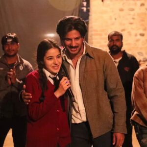 Suhani Sethi Instagram - People of Guns and Gulaabs ! ❤️ 
The best people, the best days, the best show 🌹

#GunsAndGulaabs #GunsAndGulaabsOnNetflix 🔫🌹

I have so many incredible memories of this show, I couldn't squeeze them all into this post 😬, so please bear with me!! 🤓